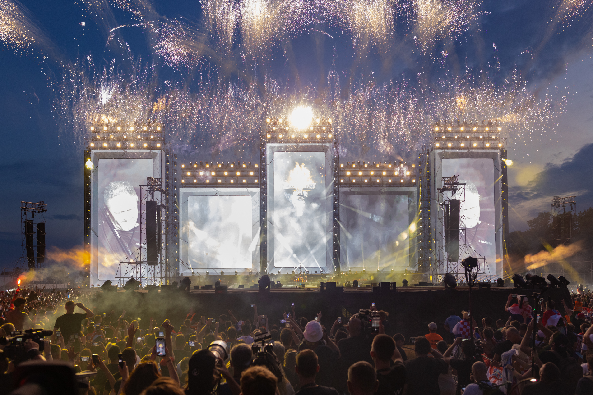 concert full production design thompson